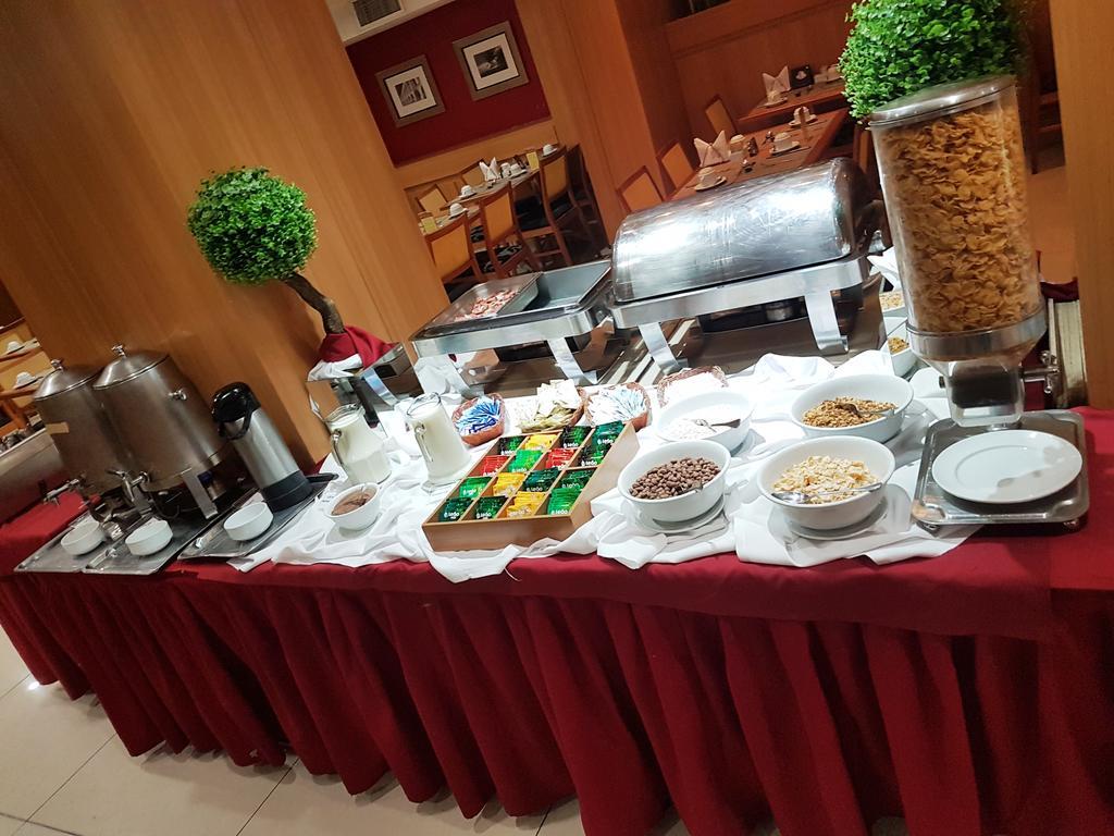 Hotel Atlântico Business Centro Rio de Janeiro Exterior foto Breakfast buffet in a hotel